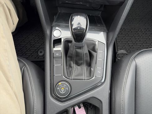Certified 2024 Volkswagen Tiguan SE R-Line image 30
