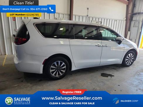 Used 2023 Chrysler Pacifica Touring-L image 4