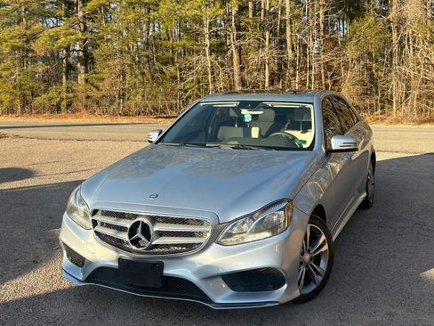 Used 2015 Mercedes-Benz E 350 4MATIC Sedan image 4