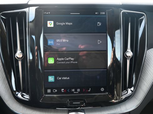 Used 2025 Volvo XC60 B5 Plus image 30