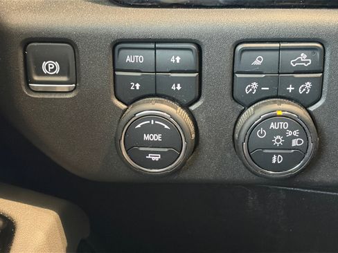 Used 2025 Chevrolet Silverado 1500 ZR2 AWD/4WD image 16