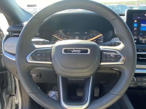 Used 2024 Jeep Compass Latitude image 18