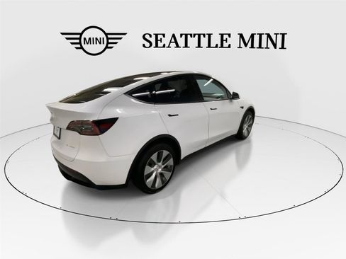 Used 2023 Tesla Model Y AWD image 11