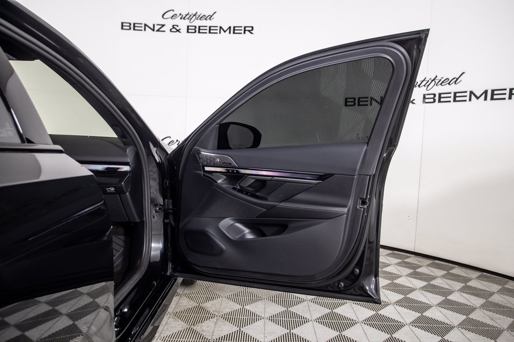 Used 2026 BMW i5 eDrive40 w/ M Sport Package RWD image 19