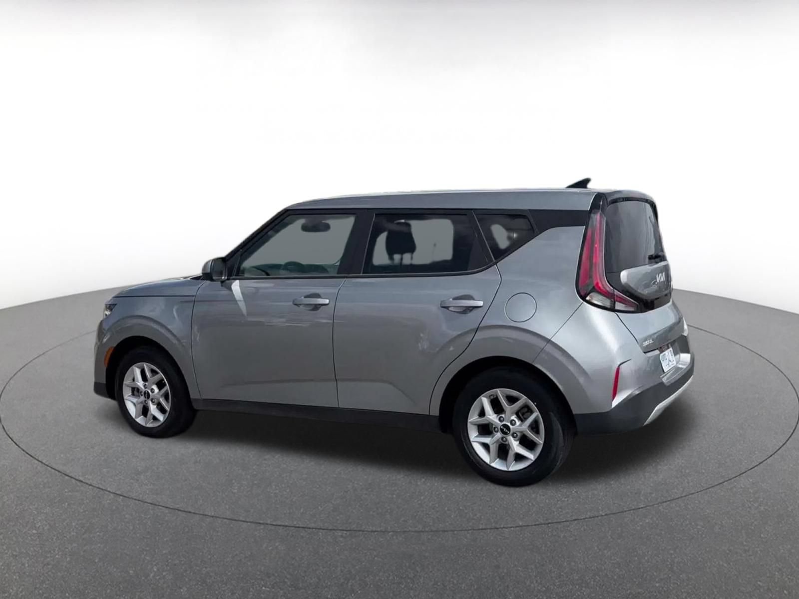 Used 2025 Kia Soul LX w/ LX Technology Package FWD image 9