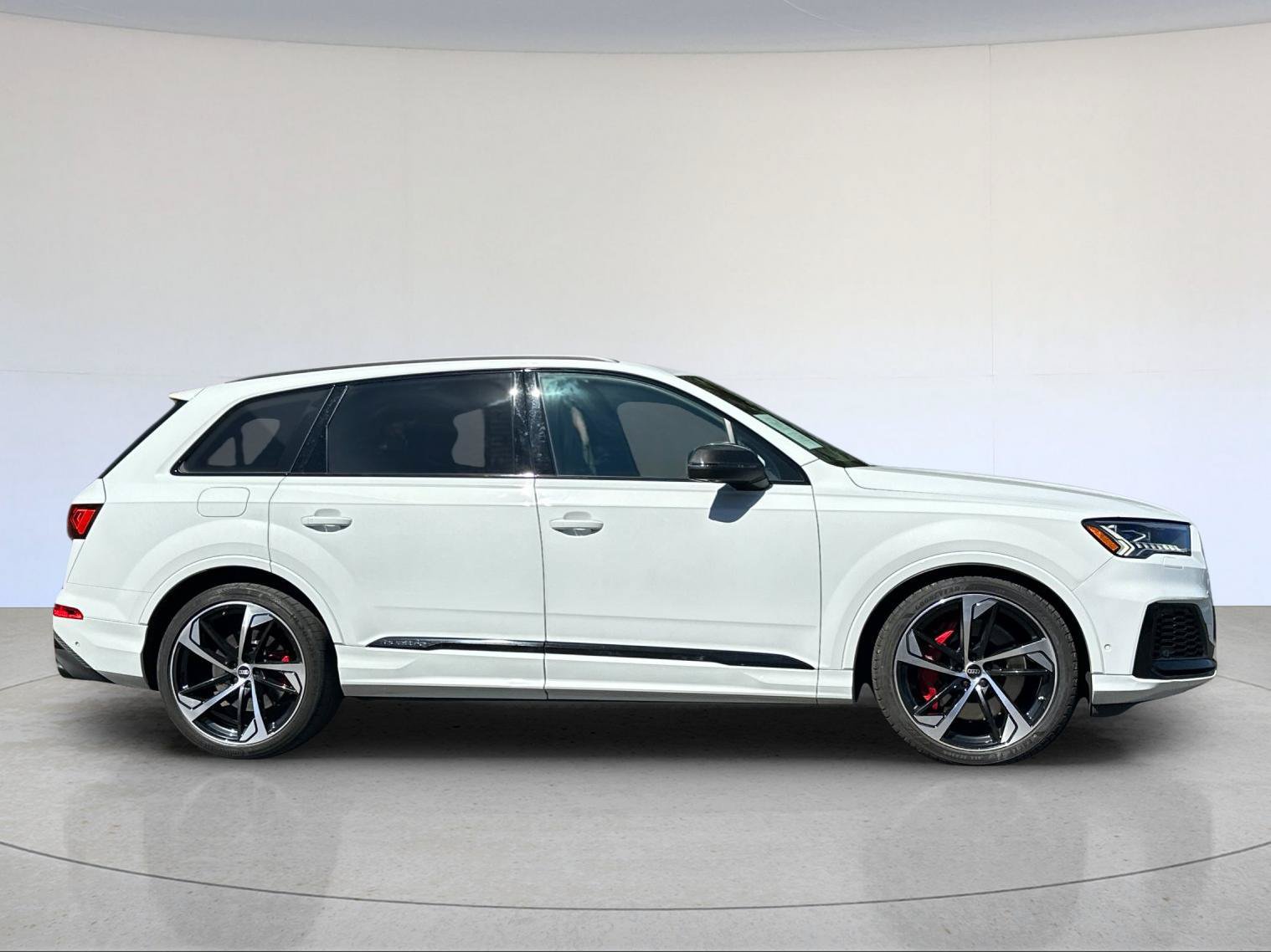 Used 2023 Audi SQ7 Prestige w/ Prestige Package AWD/4WD image 7