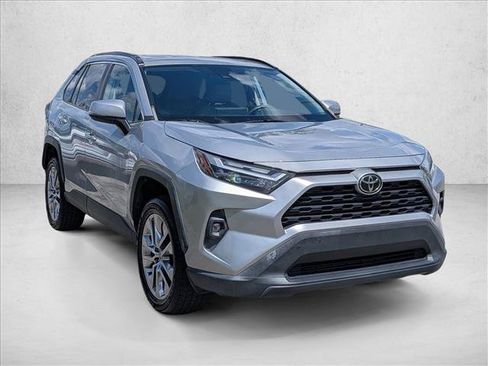 Used 2022 Toyota RAV4 XLE Premium FWD image 3