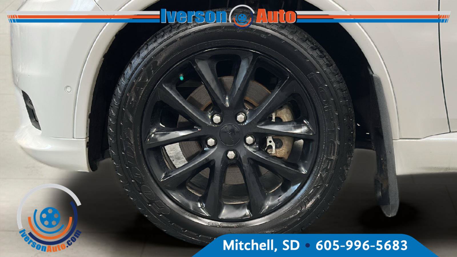 Used 2018 Dodge Durango R/T w/ Blacktop Package AWD/4WD image 9