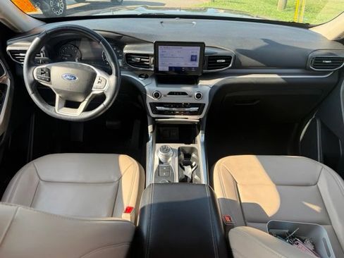Used 2023 Ford Explorer XLT w/ Equipment Group 202A AWD/4WD image 21