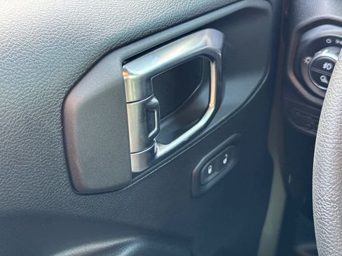 New 2025 Jeep Gladiator Sport image 23