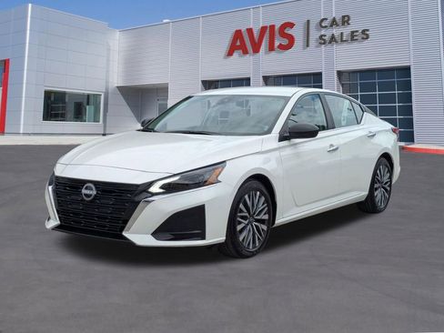 Used 2025 Nissan Altima 2.5 SV FWD image 1