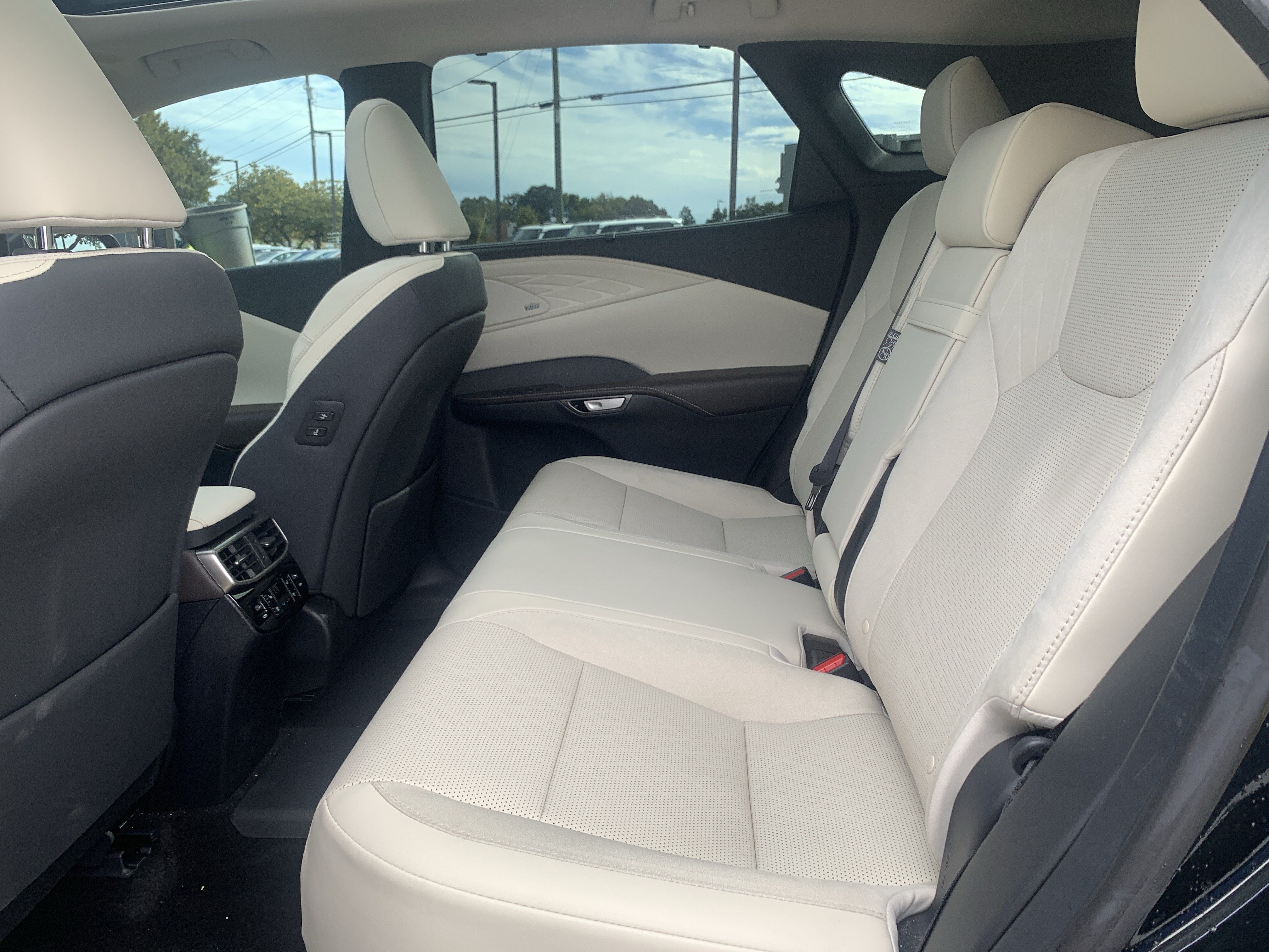 Used 2026 Lexus RX 450h AWD w/ Convenience Package image 31