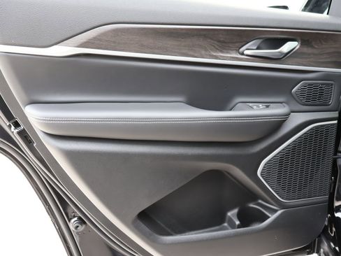 New 2026 Jeep Grand Cherokee L Limited image 18