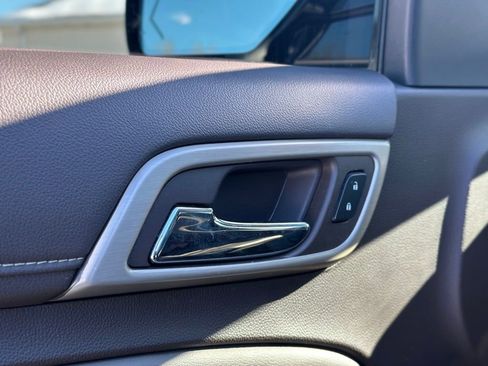 Used 2020 GMC Yukon Denali w/ Denali Ultimate Package image 18