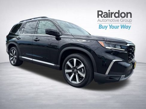 Used 2023 Honda Pilot Touring image 1