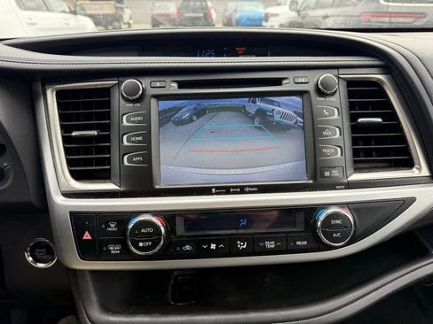 Used 2018 Toyota Highlander SE image 13