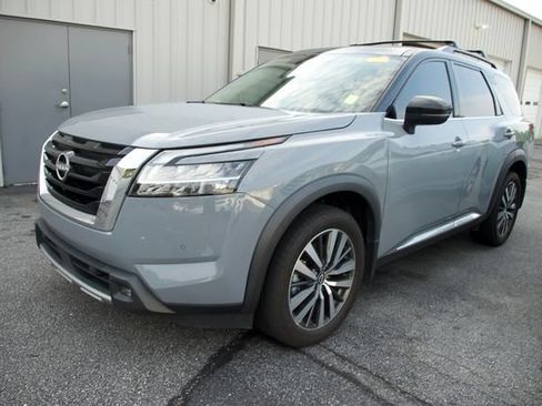 Used 2022 Nissan Pathfinder Platinum w/ Cargo Package FWD image 3