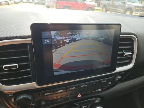 Used 2025 Hyundai Venue SEL FWD image 22