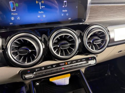 Certified 2025 Mercedes-Benz GLB 250 4MATIC image 21