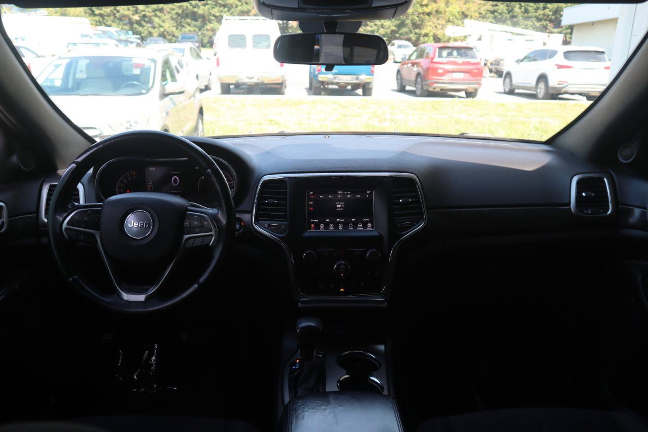 Used 2018 Jeep Grand Cherokee Laredo AWD/4WD image 54