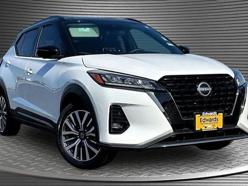 Used 2024 Nissan Kicks SR w/ SR Premium Package FWD image 3
