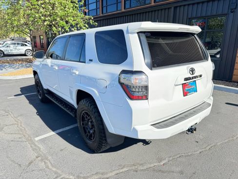 Used 2018 Toyota 4Runner SR5 AWD/4WD image 3