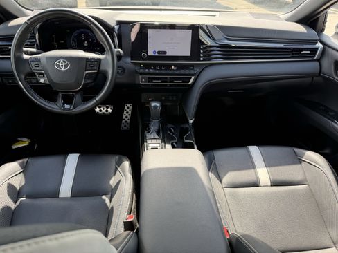 Used 2025 Toyota Camry SE image 14