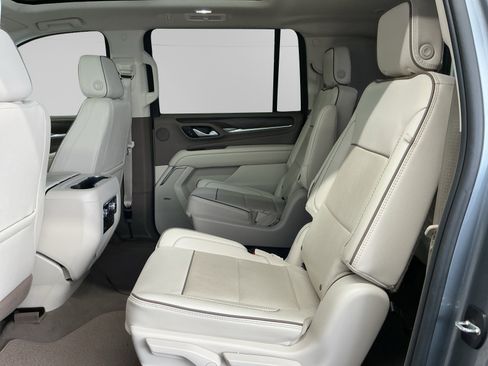 Used 2022 GMC Yukon XL Denali AWD/4WD image 13
