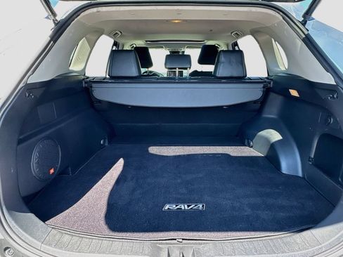 Used 2019 Toyota RAV4 XLE Premium w/ Cold Weather Package AWD/4WD image 27