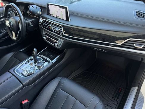 Used 2017 BMW 740i image 21