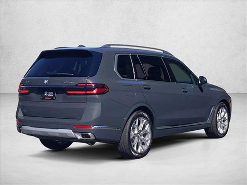 Used 2026 BMW X7 xDrive40i w/ Premium Package image 2