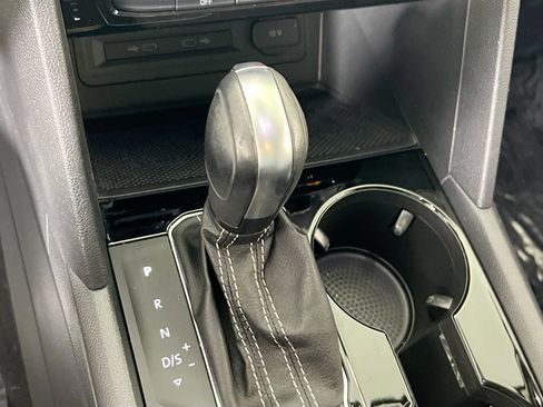 Used 2022 Volkswagen Atlas SEL R-Line image 16