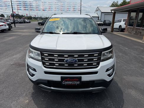 Used 2017 Ford Explorer XLT w/ Equipment Group 201A AWD/4WD image 11