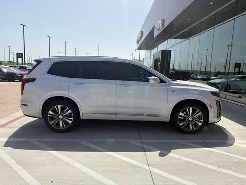 Used 2020 Cadillac XT6 Premium Luxury FWD image 4