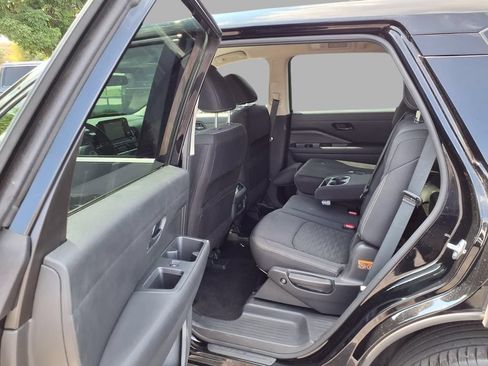 Used 2025 Nissan Pathfinder SV AWD/4WD image 24