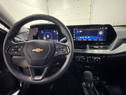 Used 2024 Chevrolet Trax LT image 32