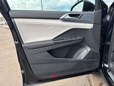 New 2025 Volkswagen Taos SEL image 10