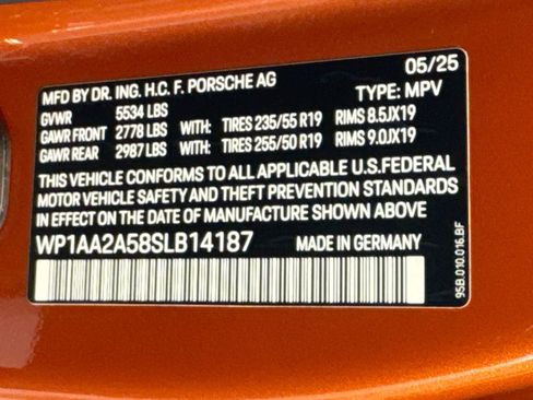 Certified 2025 Porsche Macan AWD/4WD image 27