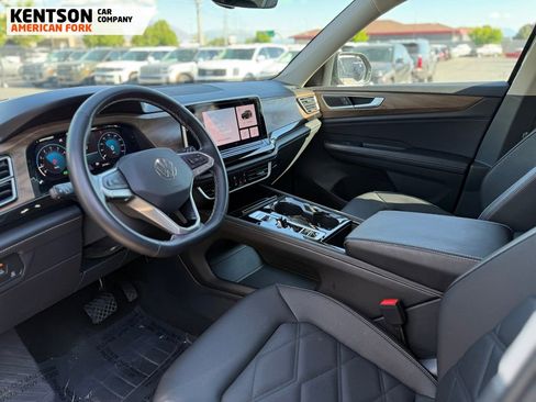 Used 2025 Volkswagen Atlas SE AWD/4WD image 35