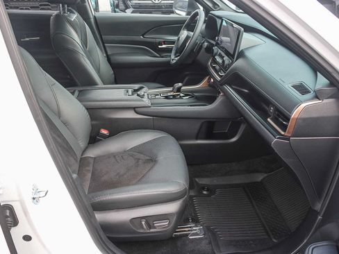 Used 2025 Toyota Grand Highlander AWD Hybrid image 17