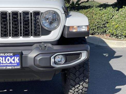 New 2025 Jeep Gladiator Sport image 6