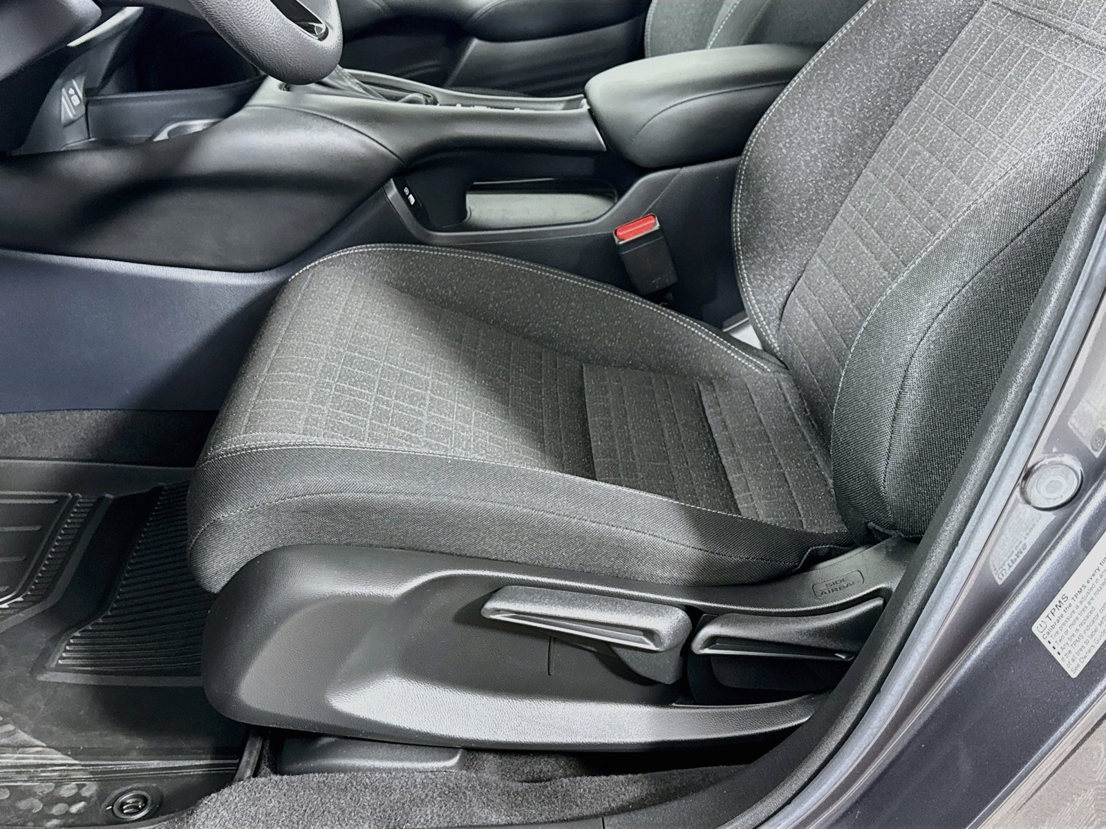 Used 2023 Honda HR-V LX image 18