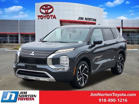 Used 2024 Mitsubishi Outlander SE image 3