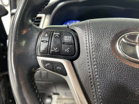 Used 2017 Toyota Highlander XLE image 24