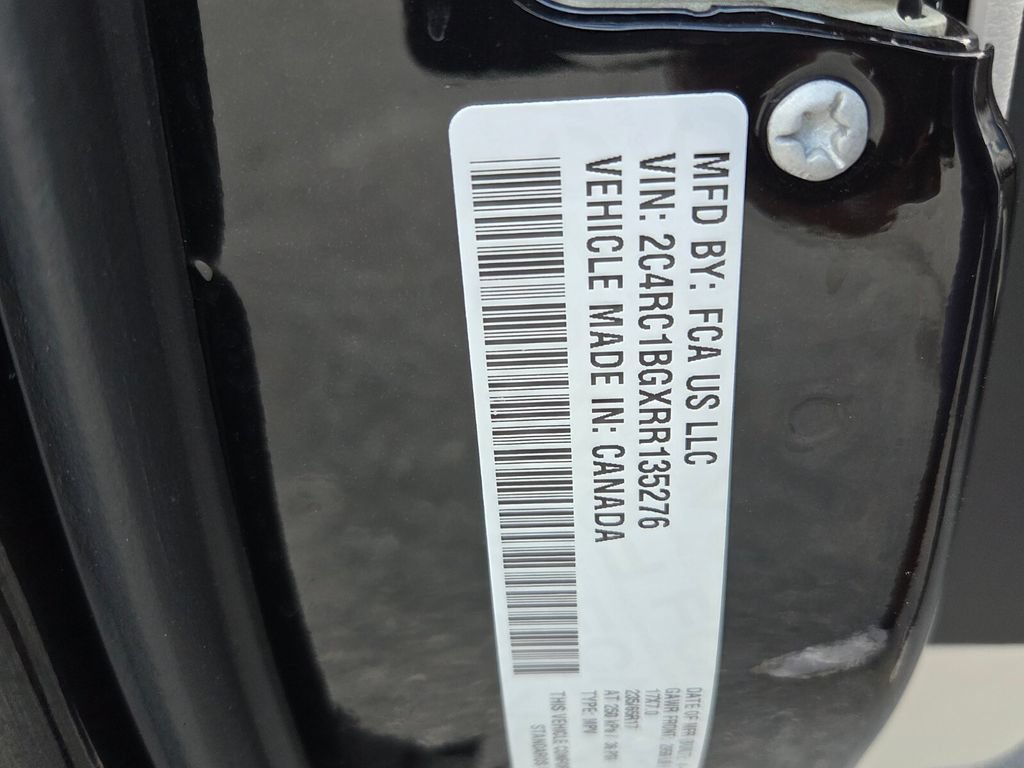 Used 2024 Chrysler Pacifica Touring-L FWD image 4