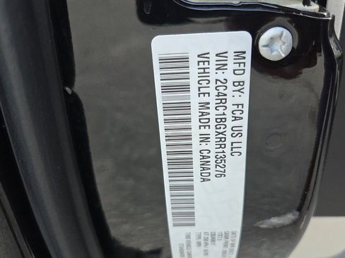 Used 2024 Chrysler Pacifica Touring-L FWD image 4