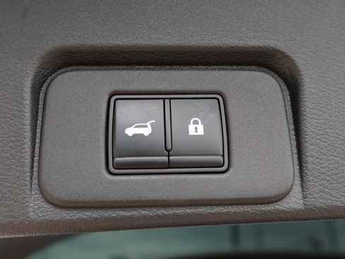 Used 2021 Nissan Rogue SL AWD/4WD image 16