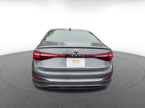 Used 2025 Volkswagen Jetta SE FWD image 12