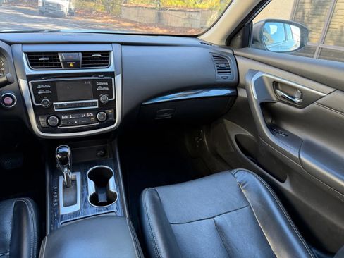 Used 2018 Nissan Altima 2.5 SL FWD image 15