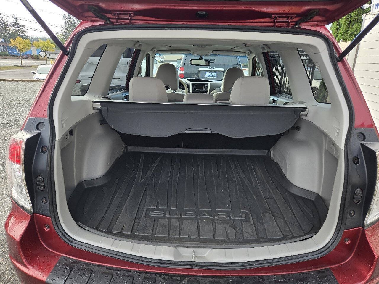Used 2013 Subaru Forester 2.5X Premium w/ All-Weather Plus Pkg AWD/4WD image 6